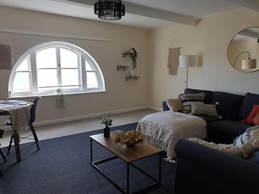 Two Bed Flat Sea View Old Town *